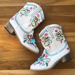 White Embroidered CowBoy Boots *Updated